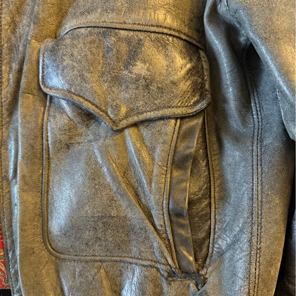 Vintage Distressed Black Leather Bomber Jacket Size M/L - Picture 3 of 12